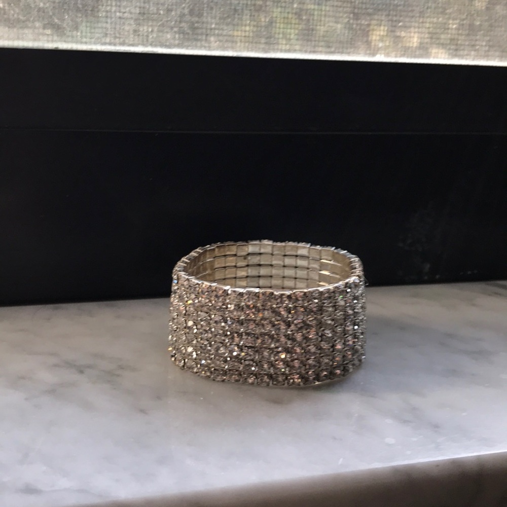 Gorgeous bracket